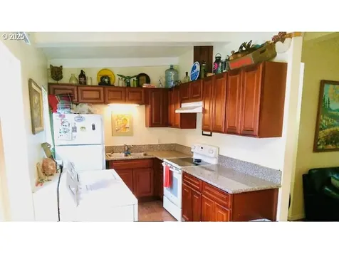 8625 SE Knapp Street Portland OR 97266