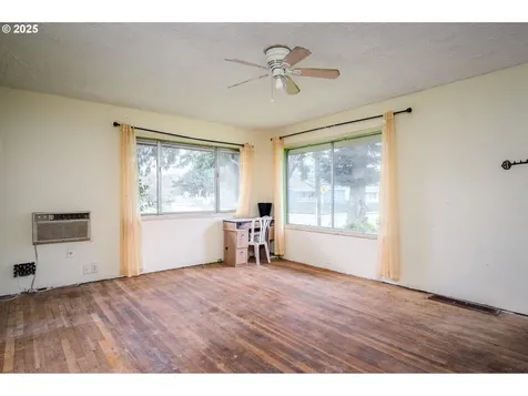 8625 SE Knapp Street Portland OR 97266