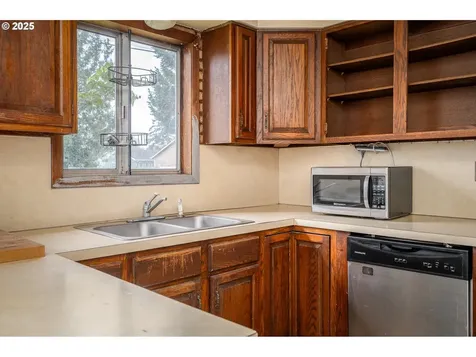 8625 SE Knapp Street Portland OR 97266