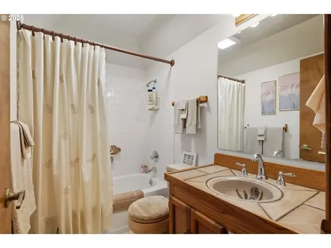 1410 Woodland Terrace Lake Oswego OR 97034