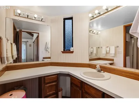 1410 Woodland Terrace Lake Oswego OR 97034