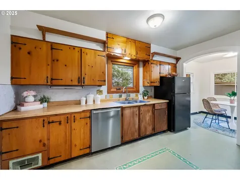 6114 NE Davis Street Portland OR 97213