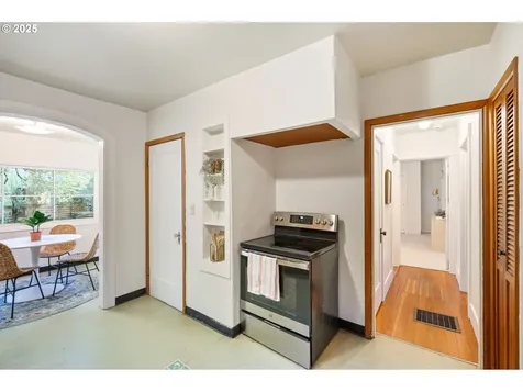 6114 NE Davis Street Portland OR 97213