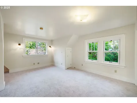 6114 NE Davis Street Portland OR 97213