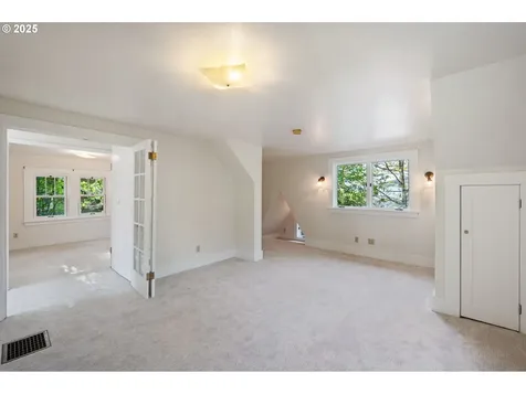 6114 NE Davis Street Portland OR 97213