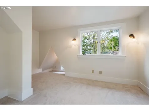 6114 NE Davis Street Portland OR 97213