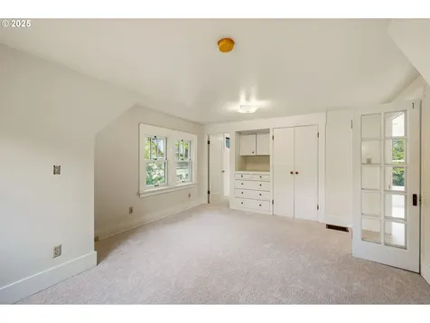 6114 NE Davis Street Portland OR 97213