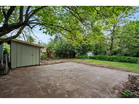 6114 NE Davis Street Portland OR 97213