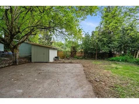 6114 NE Davis Street Portland OR 97213
