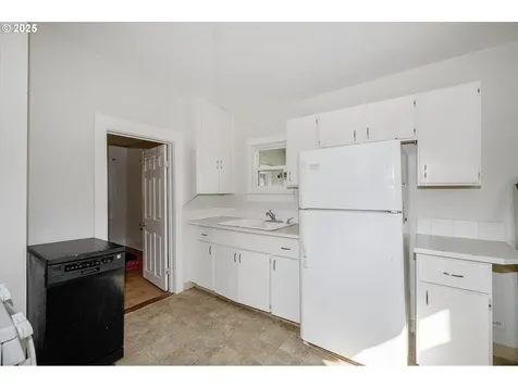 6534 SE 72nd Avenue Portland OR 97206
