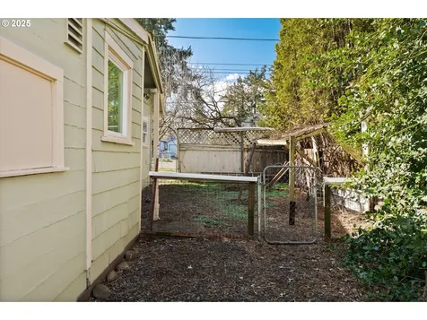 6534 SE 72nd Avenue Portland OR 97206