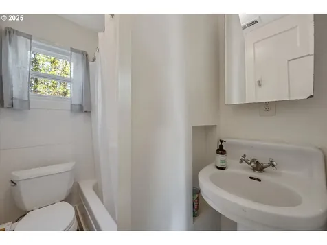 6534 SE 72nd Avenue Portland OR 97206