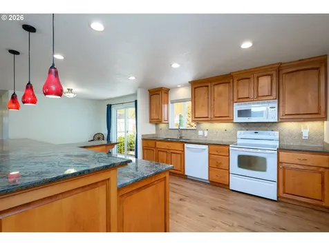 1220 NE Cambrian Court Roseburg OR 97470