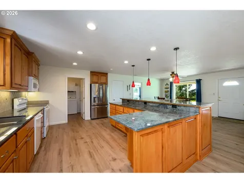 1220 NE Cambrian Court Roseburg OR 97470