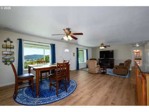 1220 NE Cambrian Court Roseburg OR 97470