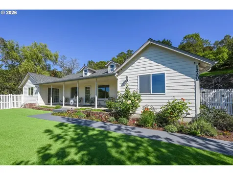 1220 NE Cambrian Court Roseburg OR 97470