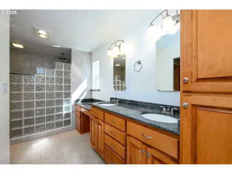 1220 NE Cambrian Court Roseburg OR 97470