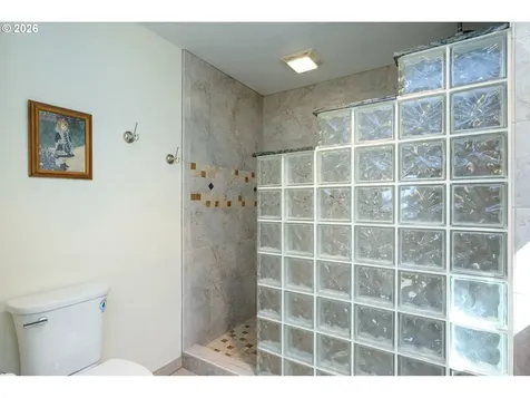 1220 NE Cambrian Court Roseburg OR 97470