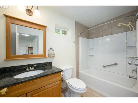 1220 NE Cambrian Court Roseburg OR 97470