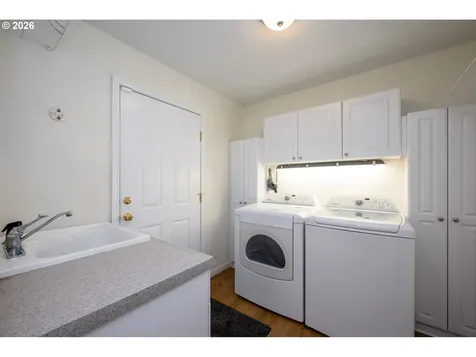 1220 NE Cambrian Court Roseburg OR 97470