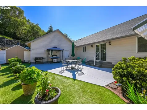 1220 NE Cambrian Court Roseburg OR 97470