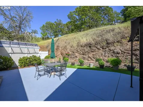 1220 NE Cambrian Court Roseburg OR 97470