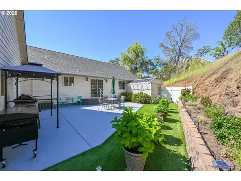 1220 NE Cambrian Court Roseburg OR 97470