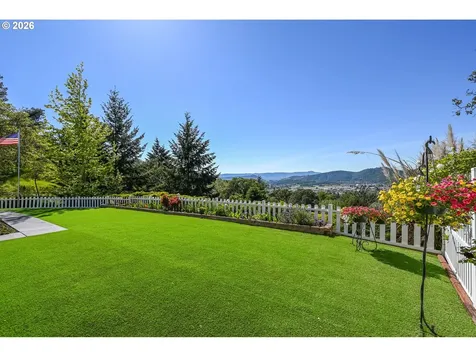 1220 NE Cambrian Court Roseburg OR 97470