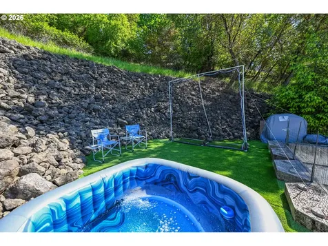 1220 NE Cambrian Court Roseburg OR 97470
