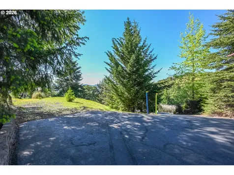 1220 NE Cambrian Court Roseburg OR 97470