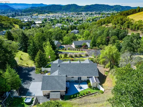 1220 NE Cambrian Court Roseburg OR 97470
