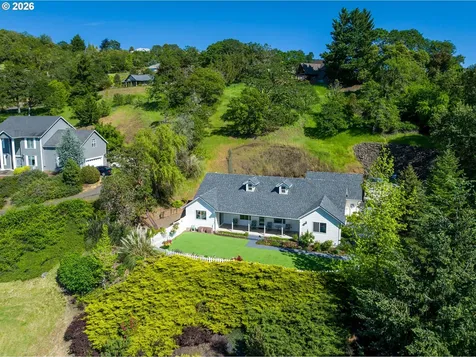 1220 NE Cambrian Court Roseburg OR 97470