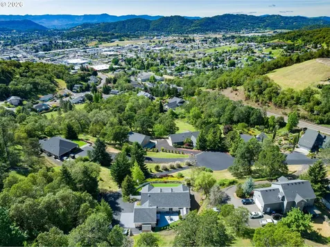 1220 NE Cambrian Court Roseburg OR 97470