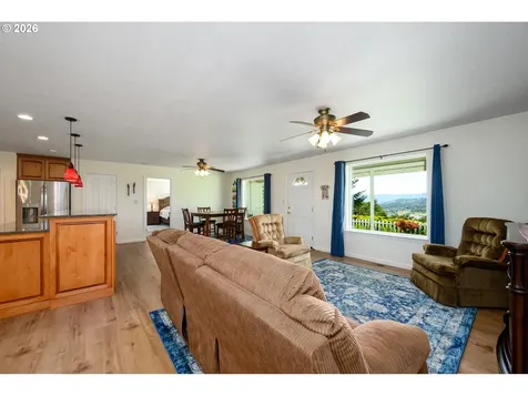 1220 NE Cambrian Court Roseburg OR 97470