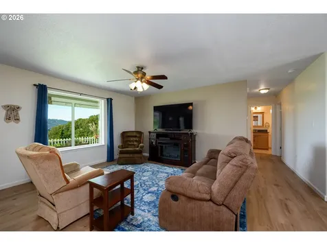 1220 NE Cambrian Court Roseburg OR 97470