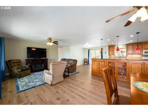 1220 NE Cambrian Court Roseburg OR 97470
