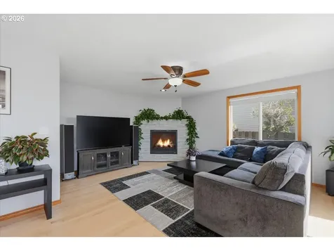 744 E Heritage Loop La Center WA 98629