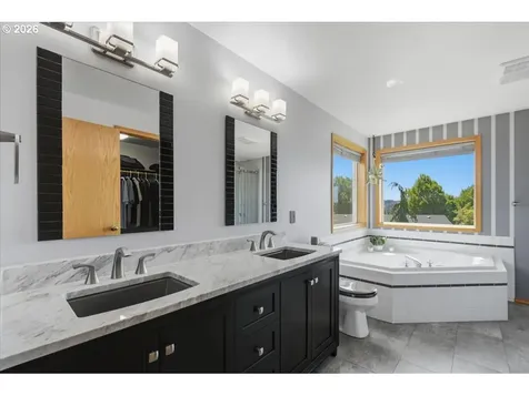 744 E Heritage Loop La Center WA 98629