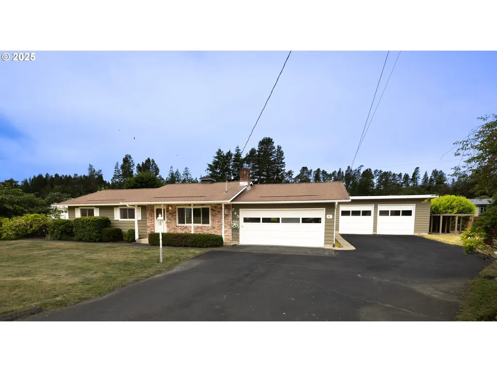 745 N 8th Street Lakeside OR 97449