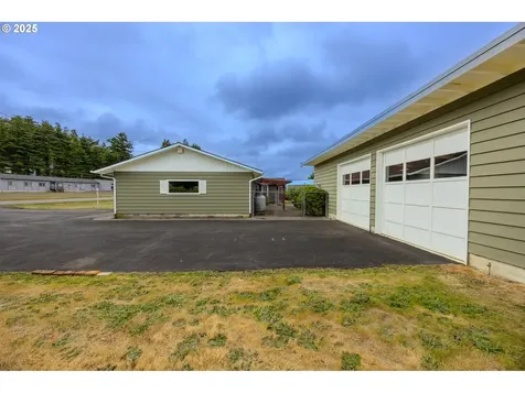 745 N 8th Street Lakeside OR 97449