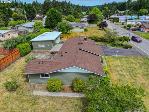 745 N 8th Street Lakeside OR 97449