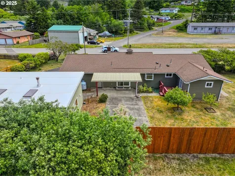 745 N 8th Street Lakeside OR 97449