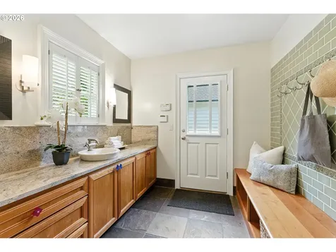 3860 SW 75th Avenue Portland OR 97225