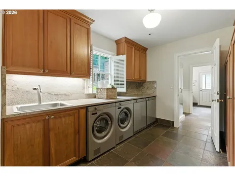3860 SW 75th Avenue Portland OR 97225