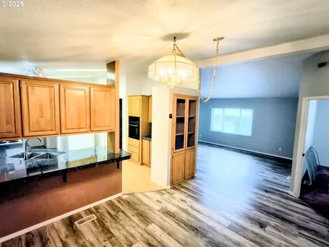 180 Twin Oaks Loop Winston OR 97496