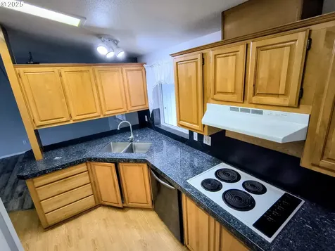 180 Twin Oaks Loop Winston OR 97496