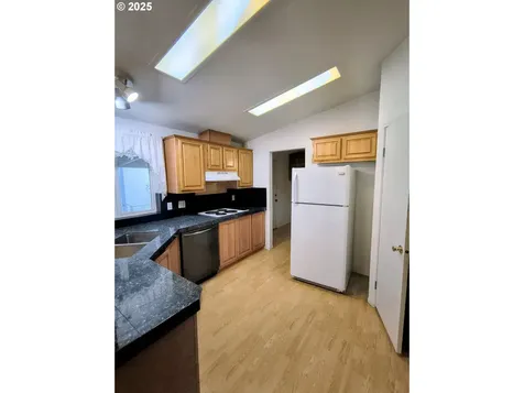 180 Twin Oaks Loop Winston OR 97496
