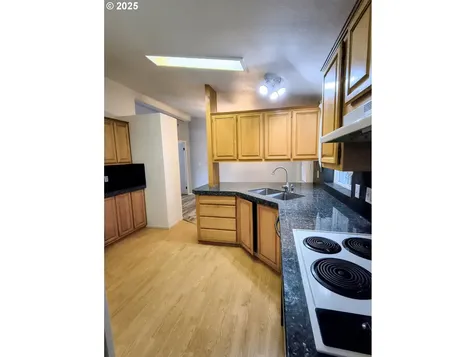 180 Twin Oaks Loop Winston OR 97496