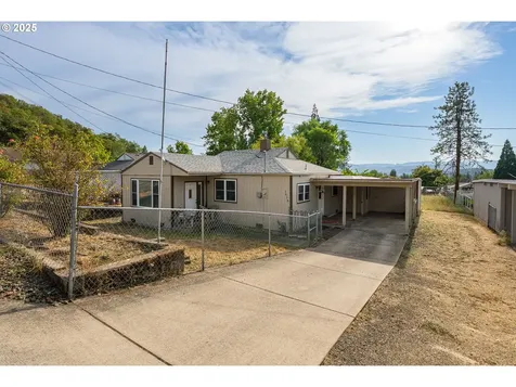 1658 NE Taylor Street Roseburg OR 97470