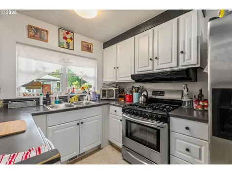 1658 NE Taylor Street Roseburg OR 97470
